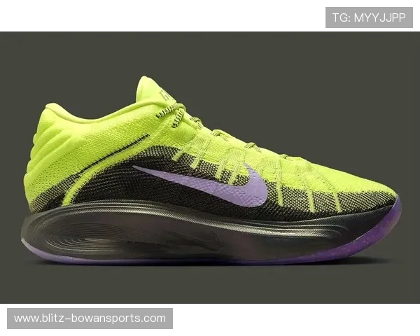 足球巨星送鞋真相揭秘 球场传奇与鞋履背后的故事