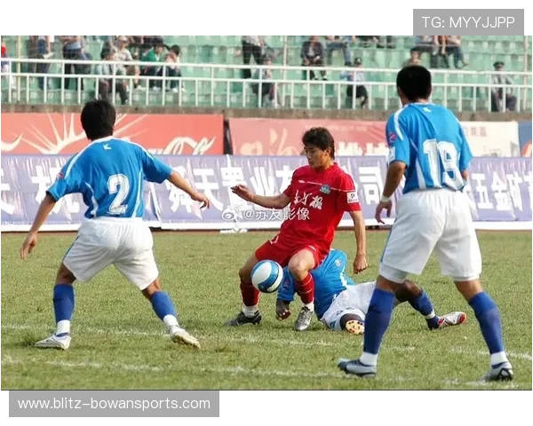 足球星二代的独特身份与父辈影像：相似与差异的双重映照